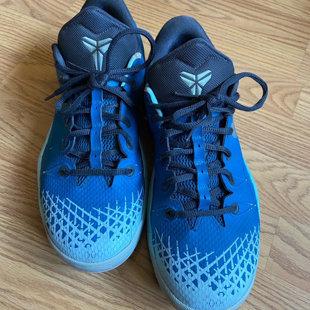 Blue Nike Zoom Kobe Venomenon 4 shoes, size 10.5